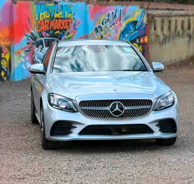 MERCEDES-BENZ C220 Image