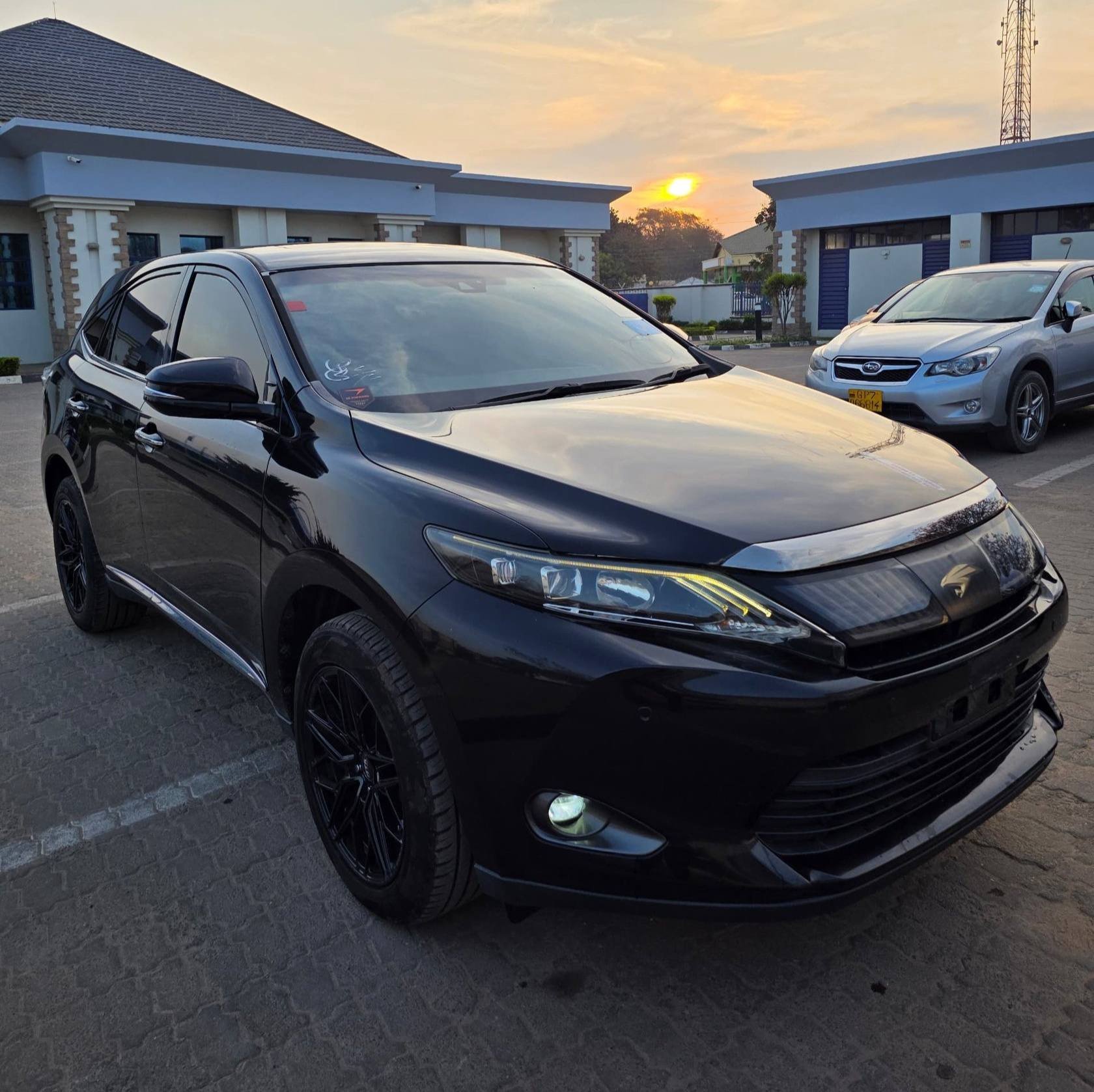 TOYOTA HARRIER Image