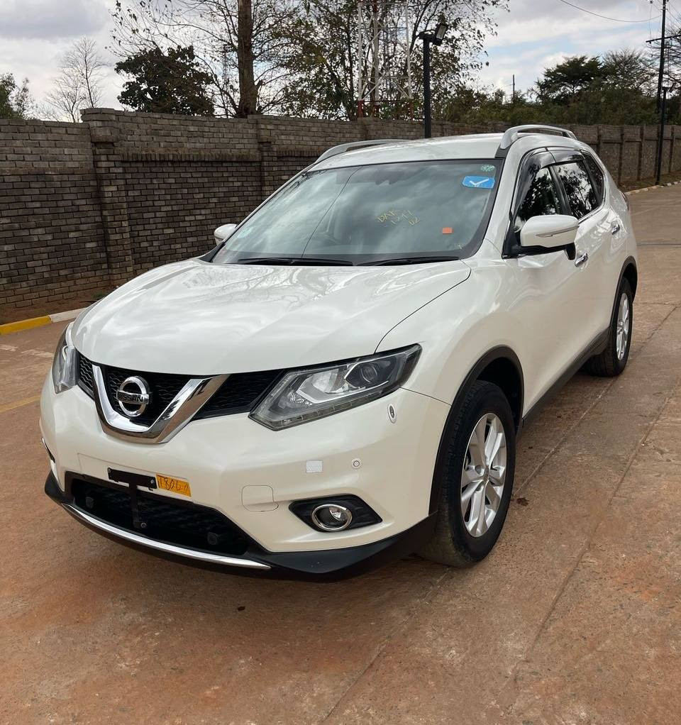 NISSAN X-TRAIL Image