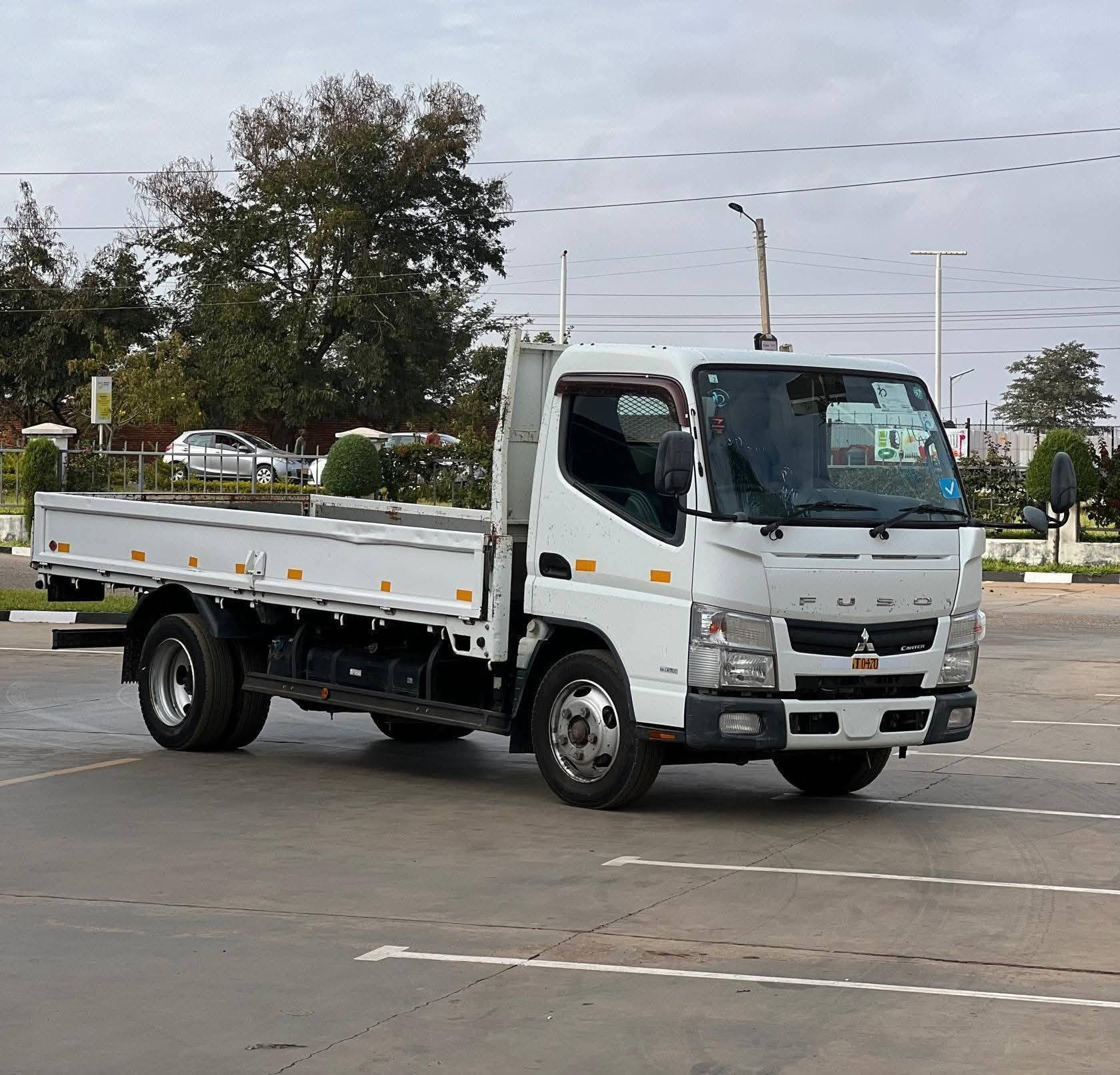 MITSUBISHI FUSO CANTER Image