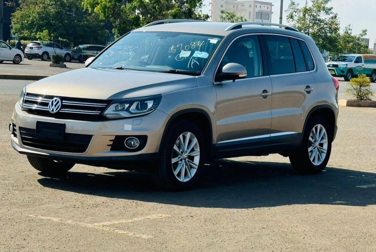 VOLKSWAGEN Tiguan Image