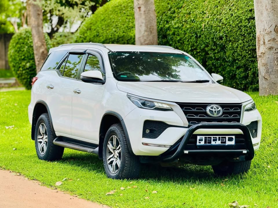 TOYOTA FORTUNER Image