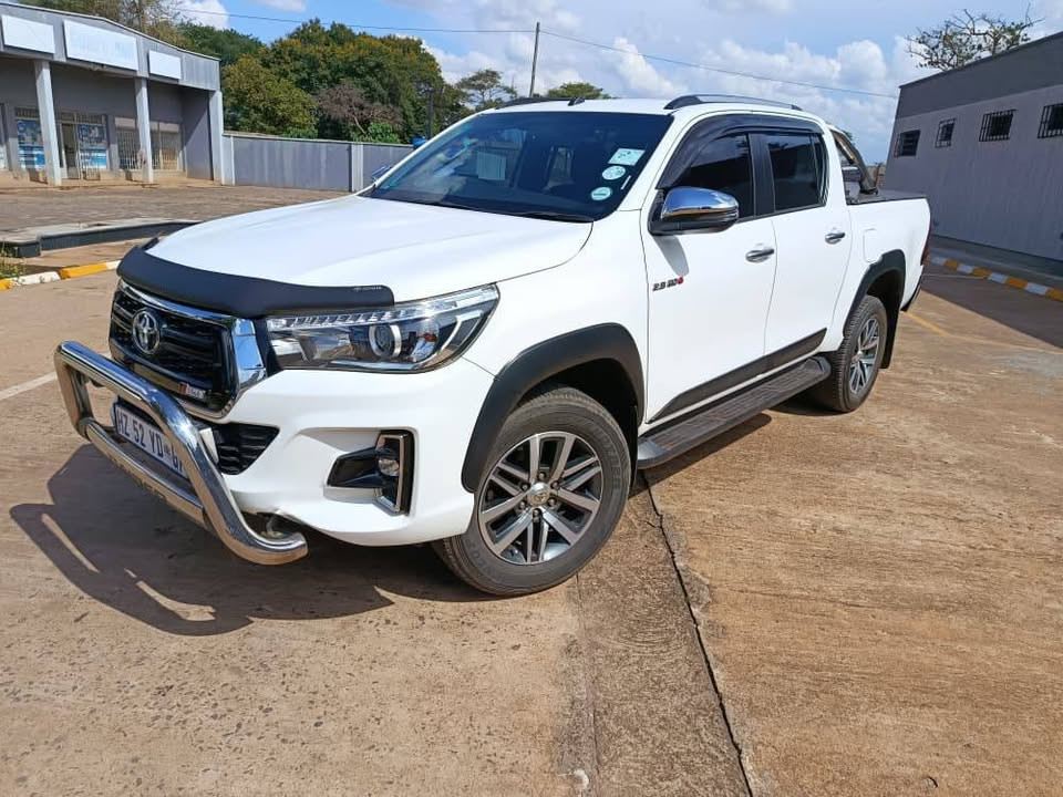 TOYOTA HILUX 2 Image