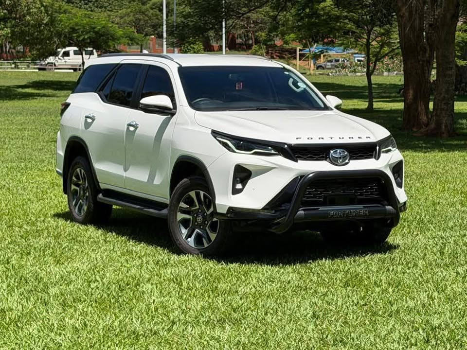 TOYOTA FORTUNER 2 Image